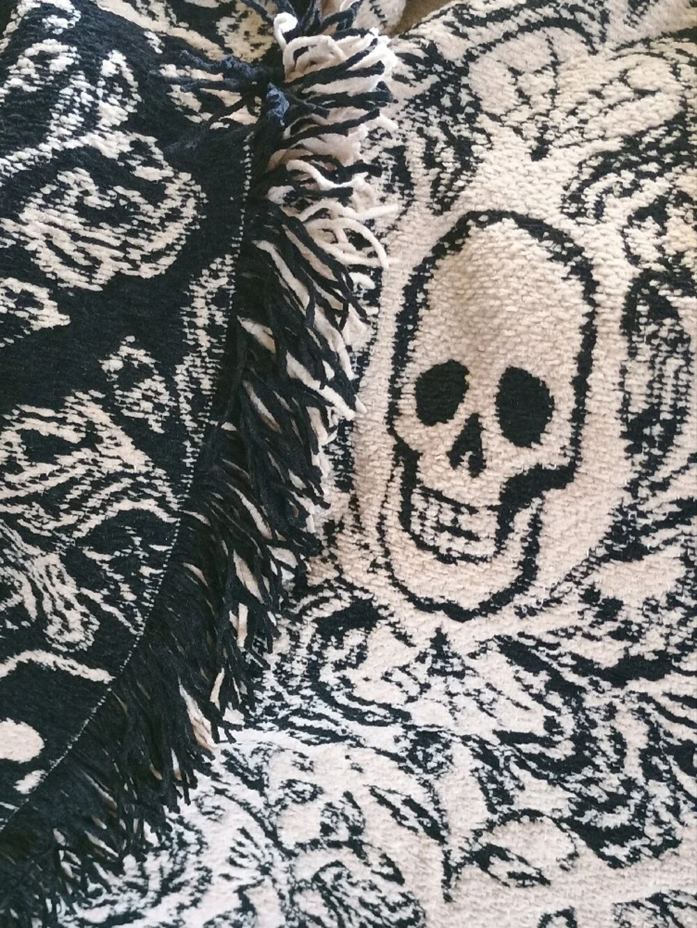 NWTS VIRAL Rachel Zoe Halloween Spooky Damask Premium Chenille Throw 50x70
